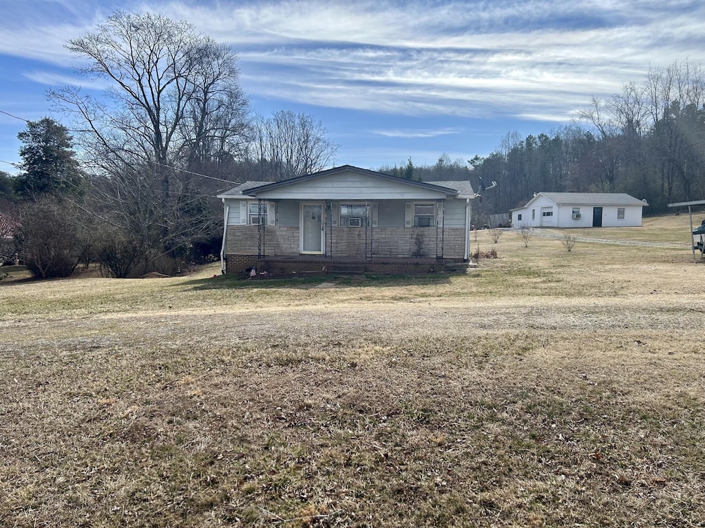 view of front facade with a porch and a front yard