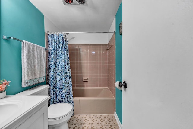 full bath with shower / bath combo with shower curtain, vanity, and toilet