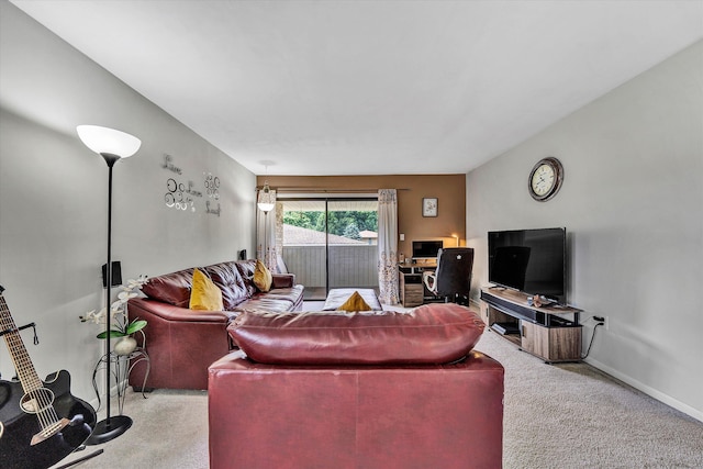 living area with carpet flooring and baseboards