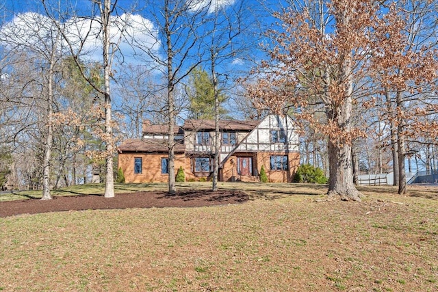 view of front facade featuring a front yard