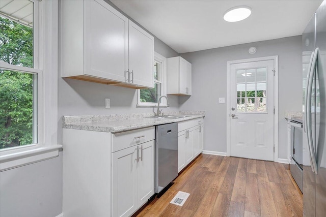 4438 Stonewall Rd NW, Roanoke, VA 24017 - kitchen featuring stainless steel appliances, a sink, wood finished floors, and healthy amount of natural light