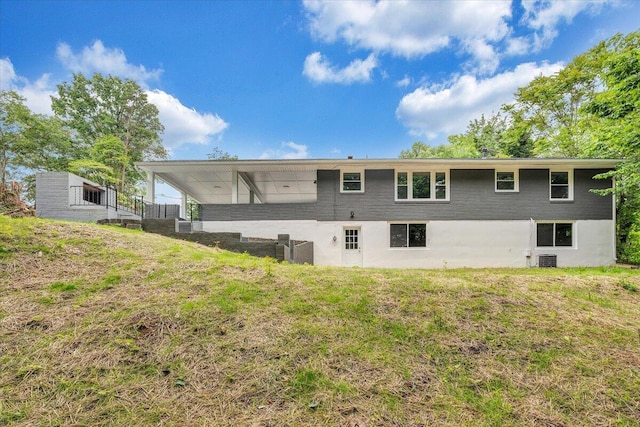 4438 Stonewall Rd NW, Roanoke, VA 24017 - back of property featuring central air condition unit and a yard