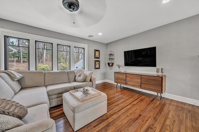 living area featuring visible vents, recessed lighting, wood finished floors, and baseboards