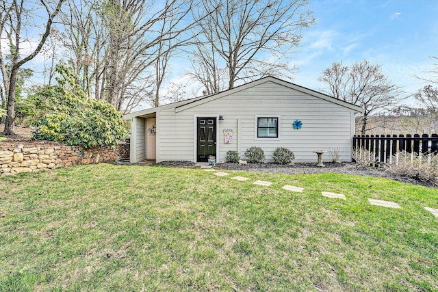 view of front facade with a front yard and fence