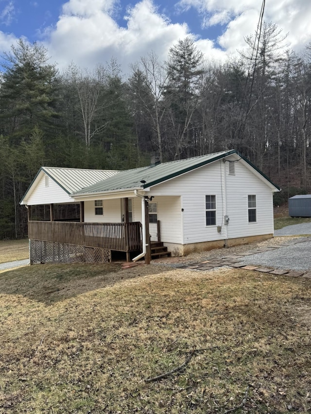 view of front of property with metal roof