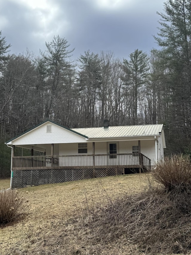 view of front facade with metal roof and covered porch