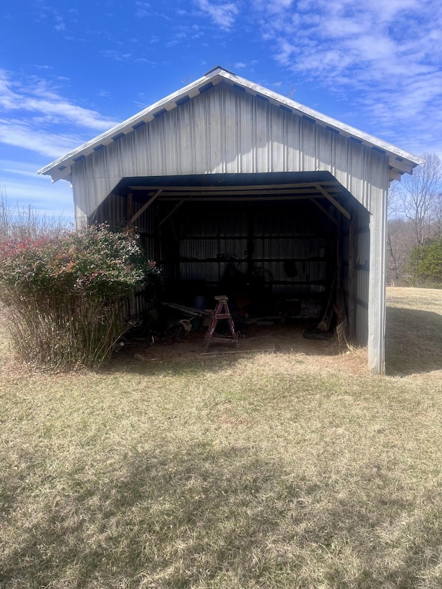 view of pole building with a lawn