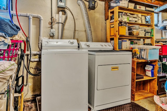 clothes washing area with laundry area and independent washer and dryer