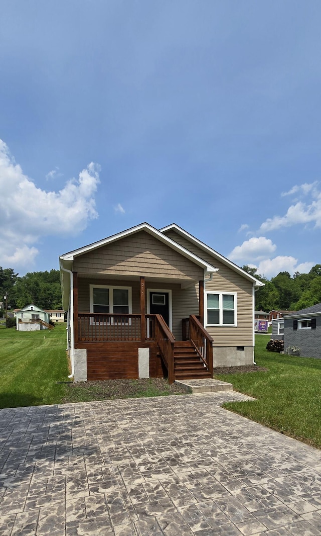 216 Franklin Ave, Vinton, VA 24179 - view of front of house with a front lawn, covered porch, and crawl space