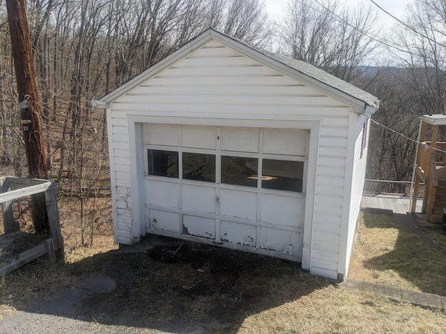 view of detached garage