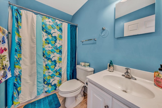 full bathroom with a shower with curtain, toilet, and vanity