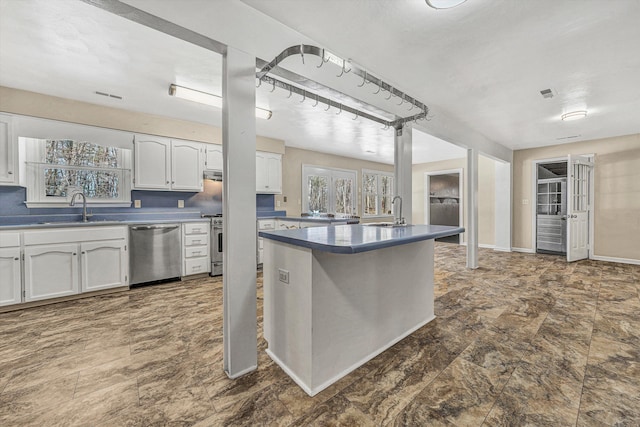 kitchen featuring a sink, stainless steel appliances, visible vents, and white cabinetry