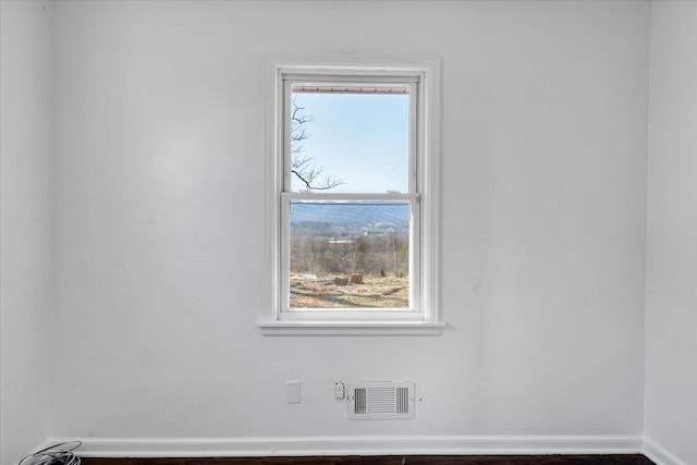 spare room featuring visible vents and baseboards