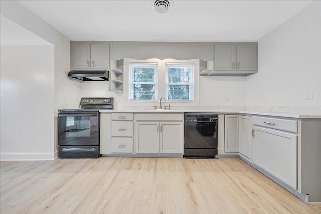 kitchen featuring black appliances, visible vents, under cabinet range hood, and gray cabinetry