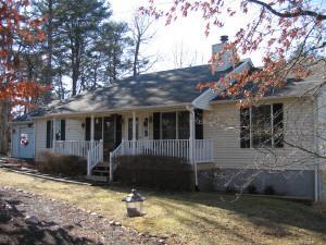 ranch-style house with covered porch