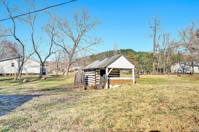 view of yard featuring an outbuilding and an outdoor structure