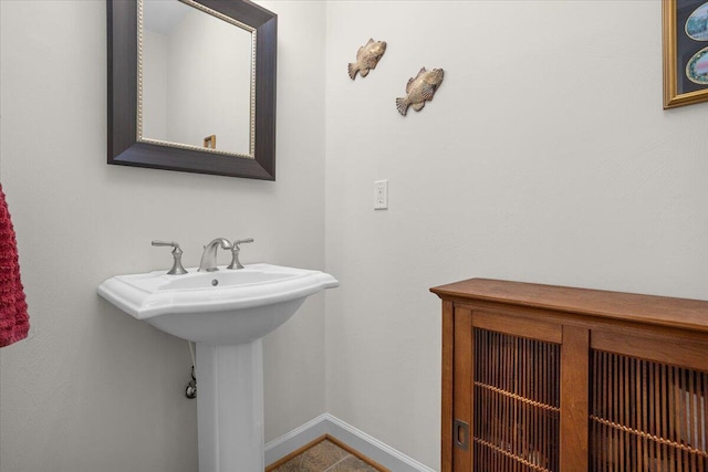 bathroom with baseboards