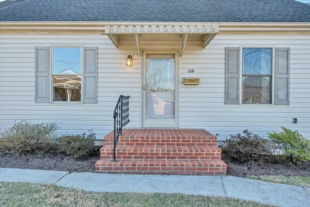 property entrance with roof with shingles