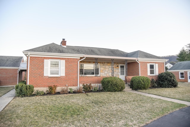 view of front of house featuring a front lawn and brick siding