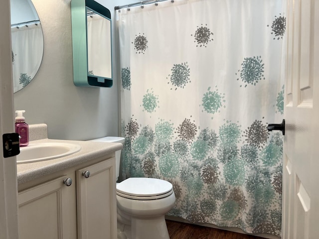 full bathroom featuring curtained shower, toilet, wood finished floors, and vanity