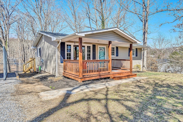 view of front of house featuring a front yard