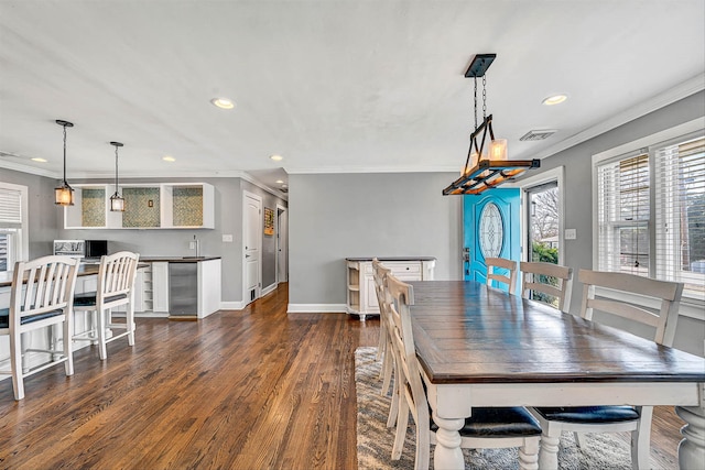 dining area featuring recessed lighting, baseboards, crown molding, and dark wood-type flooring