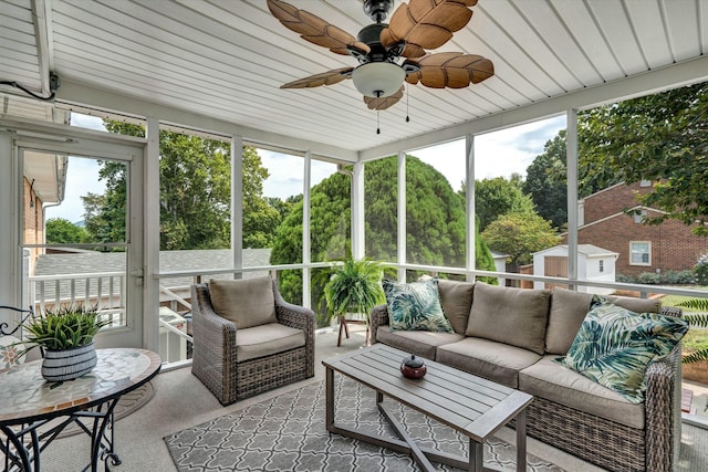 sunroom / solarium featuring a ceiling fan