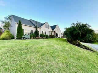 view of front of home featuring a front yard