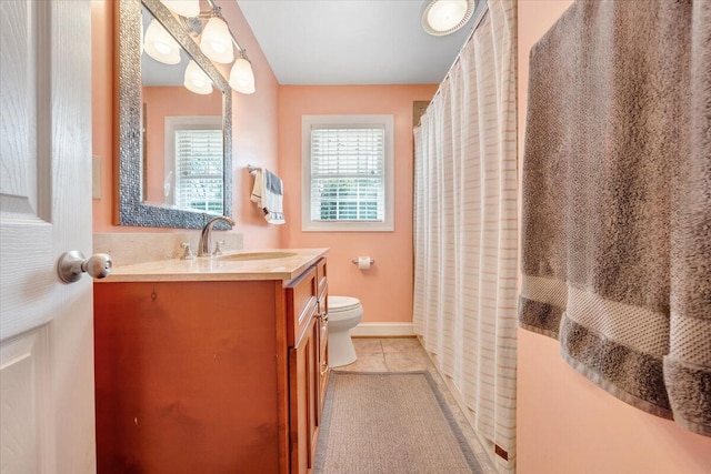 full bath featuring toilet, curtained shower, tile patterned flooring, baseboards, and vanity