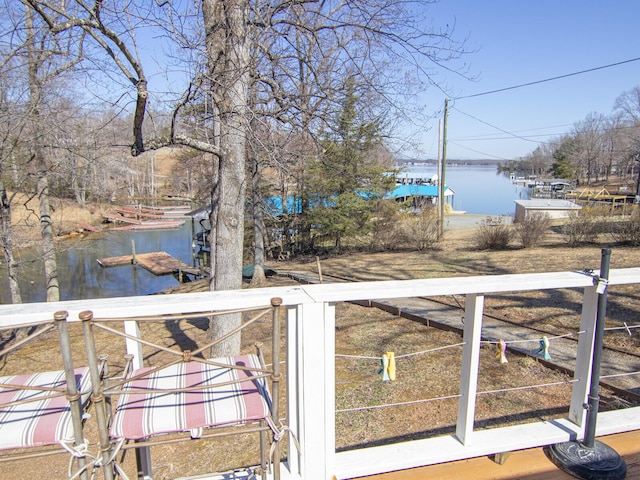 view of yard featuring a water view