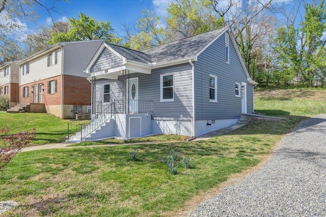 821 Kerns Ave SW, Roanoke, VA 24015 - view of front of house with a front lawn