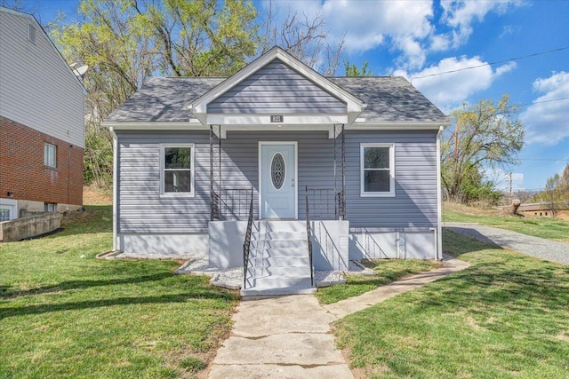 821 Kerns Ave SW, Roanoke, VA 24015 - bungalow with a front yard