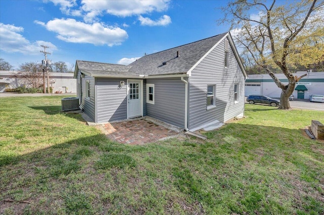821 Kerns Ave SW, Roanoke, VA 24015 - rear view of house featuring roof with shingles and a lawn