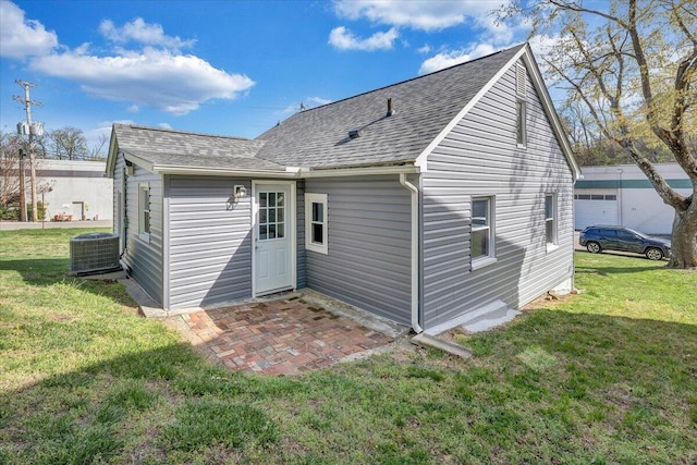 821 Kerns Ave SW, Roanoke, VA 24015 - back of house with a shingled roof and a yard