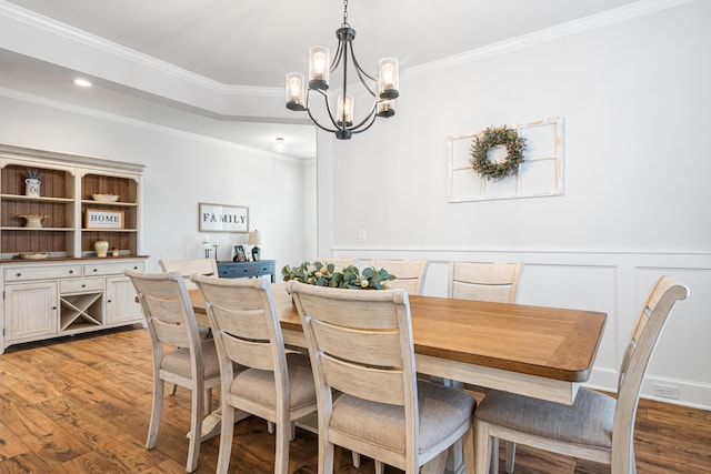 1042 Round Meadow Dr, Christiansburg, VA 24073 - dining room featuring a chandelier, crown molding, light wood-style flooring, wainscoting, and recessed lighting