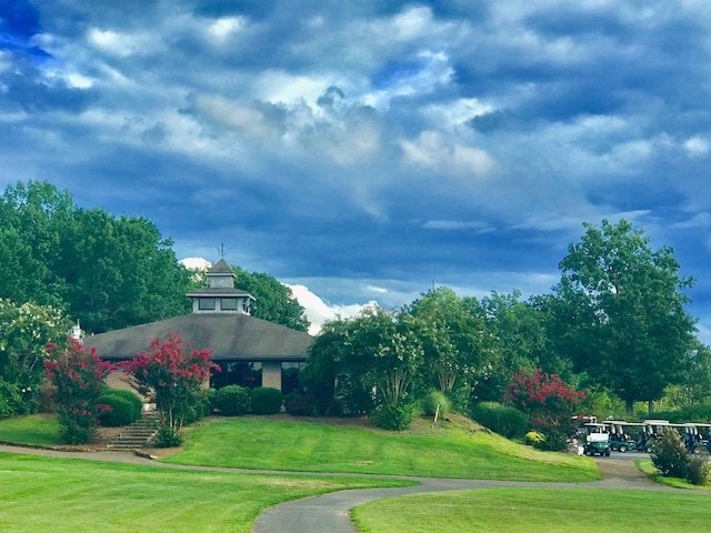 view of home's community featuring a lawn