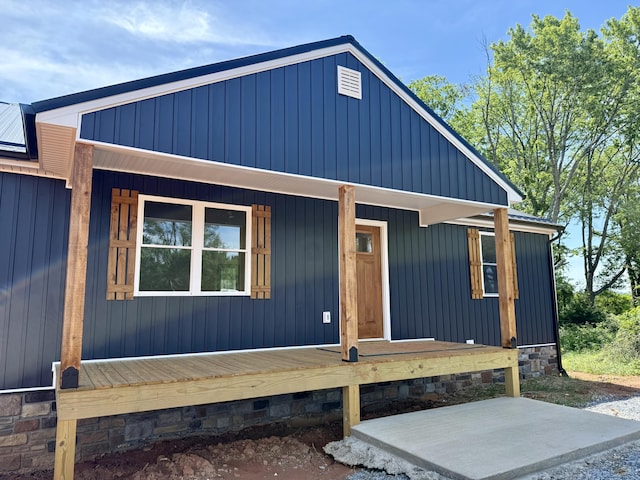 1484 White House Rd, Moneta, VA 24121 - view of front of home with a porch and crawl space