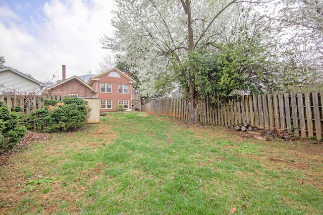 view of yard featuring a fenced backyard