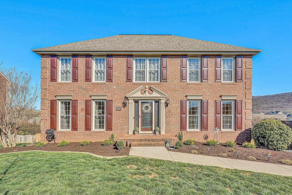 2816 Edgefield Dr, Vinton, VA 24179 - view of front of property featuring brick siding, roof with shingles, and a front yard