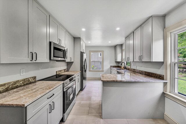 2619 Carolina Ave SW, Roanoke, VA 24014 - kitchen with appliances with stainless steel finishes, a sink, plenty of natural light, recessed lighting, and a peninsula