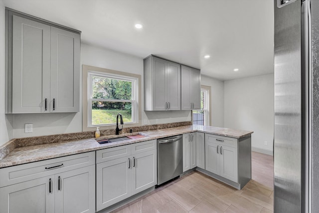 2619 Carolina Ave SW, Roanoke, VA 24014 - kitchen featuring appliances with stainless steel finishes, a sink, healthy amount of natural light, a peninsula, and recessed lighting