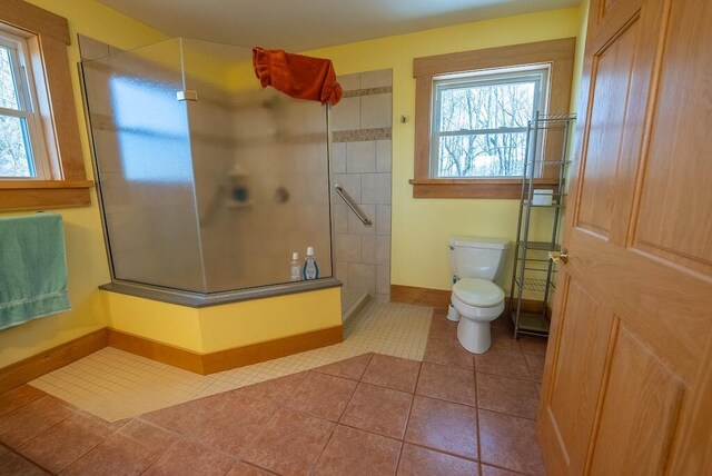475 Loss Bent Rd NW, Riner, VA 24149 - full bath featuring toilet, healthy amount of natural light, tiled shower, and baseboards