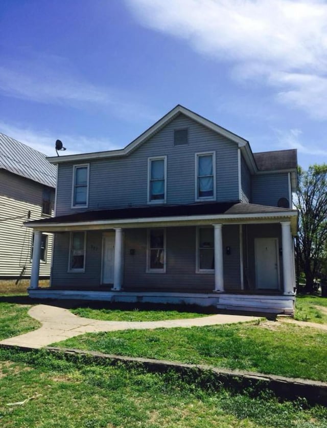 321 Dale Ave SE, Roanoke, VA 24013 - view of front of home featuring a porch and a front lawn
