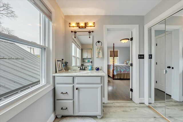 721 Mount Vernon Ave, Salem, VA 24153 - ensuite bathroom with baseboards, ensuite bath, wood finished floors, and vanity
