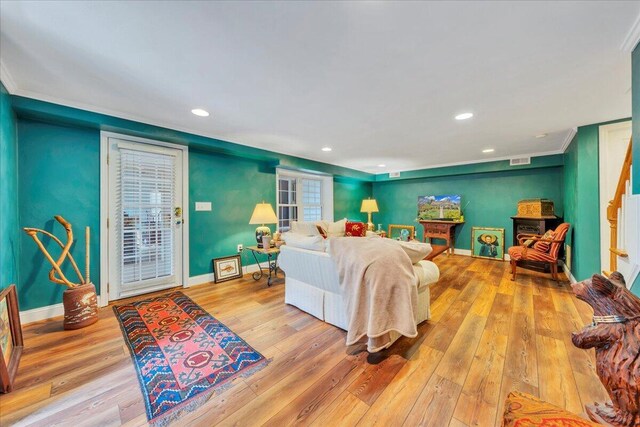 721 Mount Vernon Ave, Salem, VA 24153 - living area with hardwood / wood-style floors, visible vents, baseboards, and recessed lighting