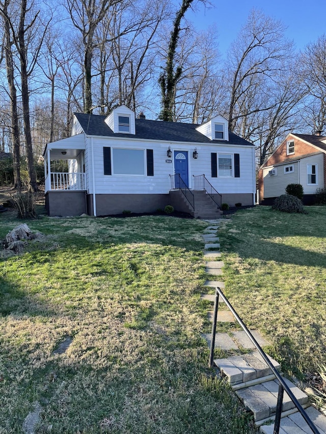 view of front of house featuring a front lawn