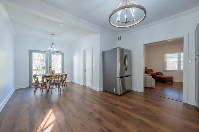 dining space featuring visible vents, baseboards, ornamental molding, dark wood-style floors, and a notable chandelier