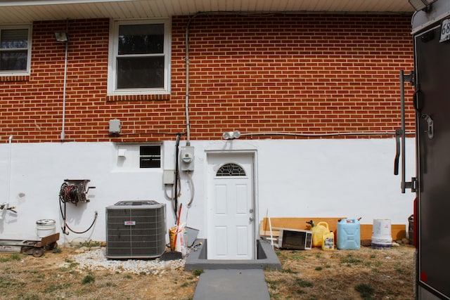 2048 Laura Rd NW, Roanoke, VA 24017 - exterior space featuring brick wall