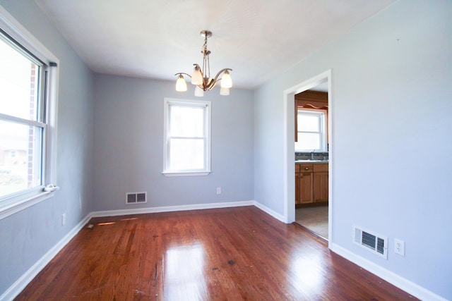 2048 Laura Rd NW, Roanoke, VA 24017 - empty room featuring a sink, a notable chandelier, visible vents, and plenty of natural light