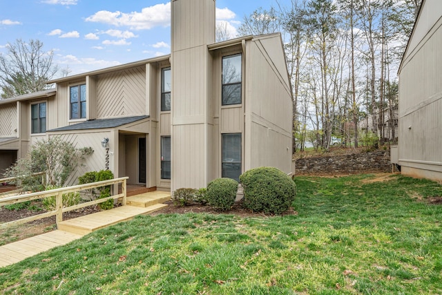 7222 Woods Crossing Dr, Roanoke, VA 24018 - multi unit property featuring a front yard and a chimney